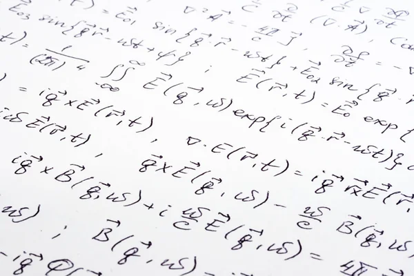 Équations Physiques Électromagnétiques Manuscrites Sur Papier — Photo