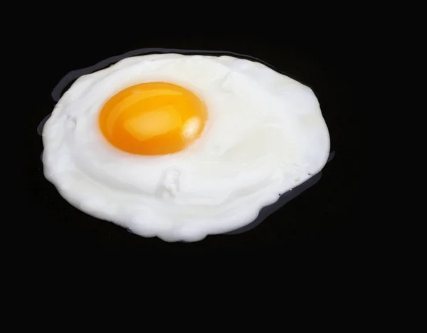 Huevos Fritos Sobre Negro —  Fotos de Stock