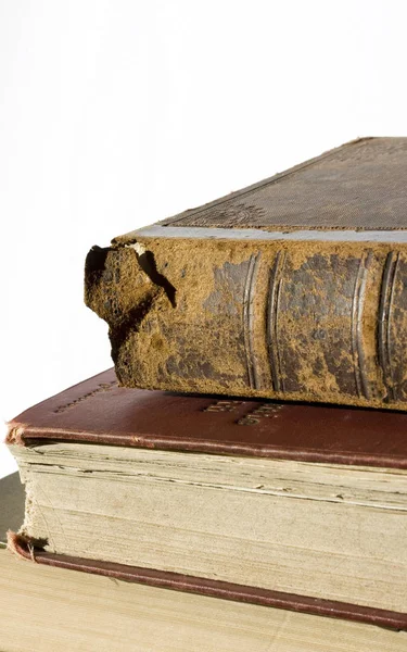 Παλιά Βιβλία Απομονωμένα Λευκό — Φωτογραφία Αρχείου