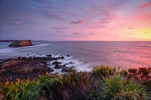 Bonitas Nubes Iluminan Amanecer Con Vistas Desde Promontorio Minamurra Con — Foto de Stock