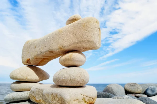 Balanceren Door Palen Bij Kust — Stockfoto