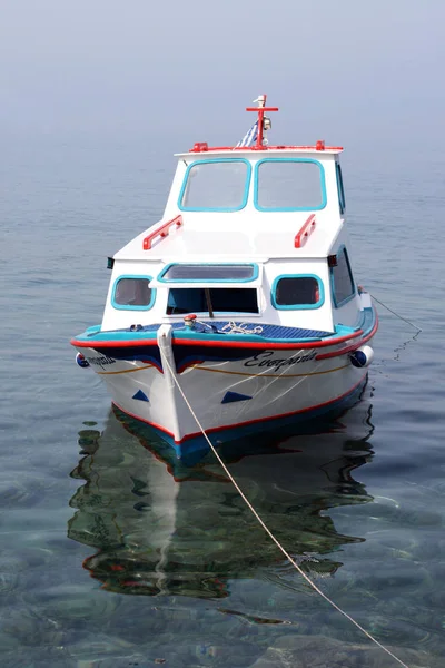 Colorido Tradicional Grego Pequeno Barco Pesca Madeira Ancorado — Fotografia de Stock