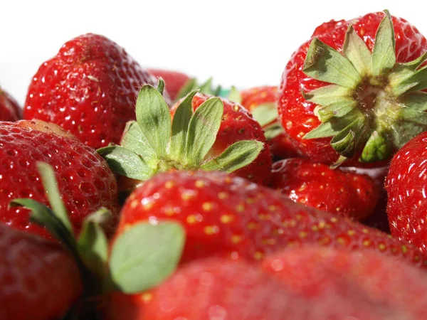 Detail Von Erdbeeren Isoliert Über Weiß Mit Kopierraum — Stockfoto