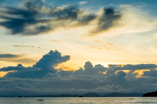 Mooie Dramatische Hemel Boven Zee Tropen — Stockfoto