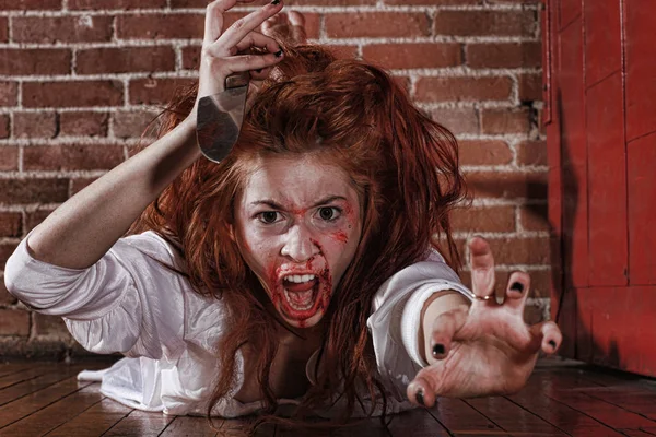 Mujer Situación Horror Con Cara Sangrienta — Foto de Stock