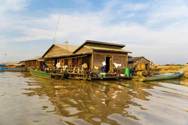 Image Une Maison Flottante Bois Village Flottant Chong Kneas Situé — Photo