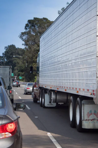 Big Rig Truck Traveling Slowly Traffic Freeway Truck Filled Cargo — Stock Photo, Image