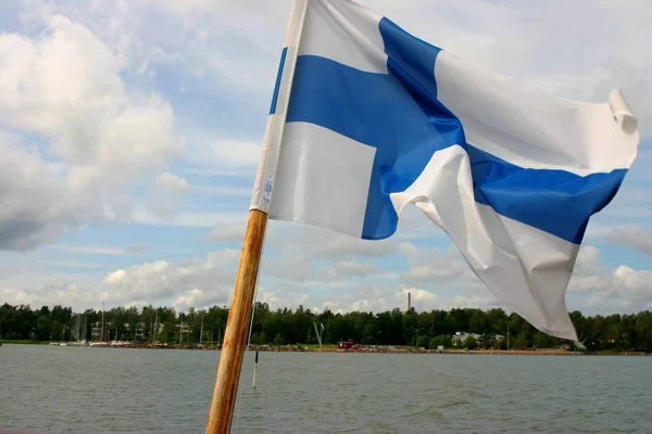 Flaga Fińska Słupie Morzu — Zdjęcie stockowe