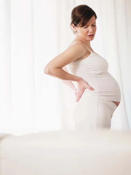 Italiano Meses Mulher Grávida Massageando Costas Forma Vertical Vista Lateral — Fotografia de Stock