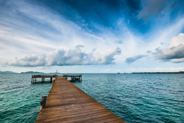 Pont Bois Étendant Dans Mer — Photo