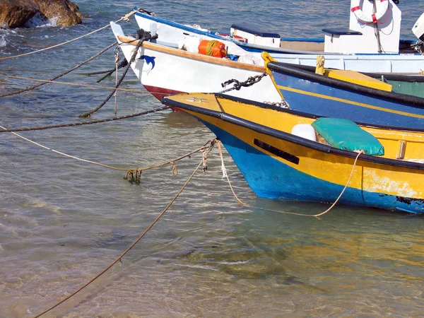 Petits Bateaux Pêcheurs Riches Couleurs Accostent Dans Petit Port Pêche — Photo