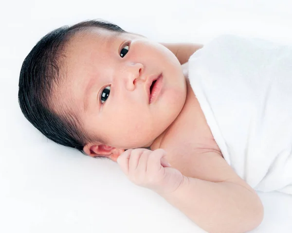 Portrét Hezkýho Novorozence Ležícího Zádech Bílém Pozadí — Stock fotografie