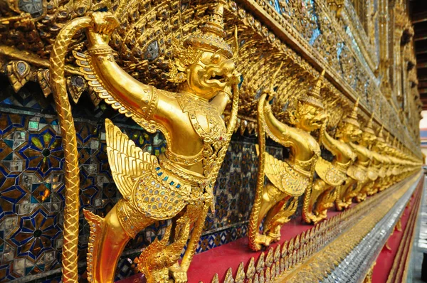 Arany Garuda Szobor Királyi Palota Bangkok Thaiföld — Stock Fotó