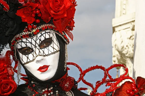 Tijdens Het Carnaval Komen Honderden Mensen Die Prachtige Kleurrijke Kostuums — Stockfoto