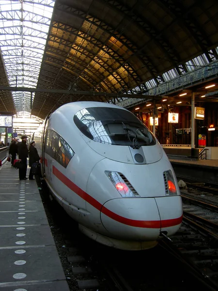 Vista Frontale Del Treno Proiettile Fermato Binario All Interno Della — Foto Stock