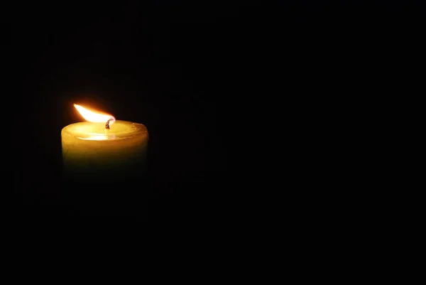 Κερί Φως Στο Μαύρο Φόντο — Φωτογραφία Αρχείου
