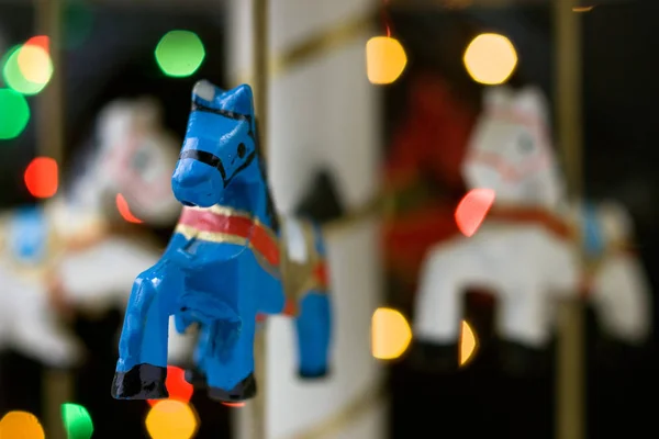 Carrusel Miniatura Con Caballos Sobre Fondo Las Luces Año Nuevo — Foto de Stock