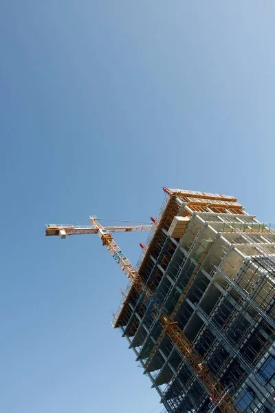 Grande Edifício Construção Com Andaime — Fotografia de Stock