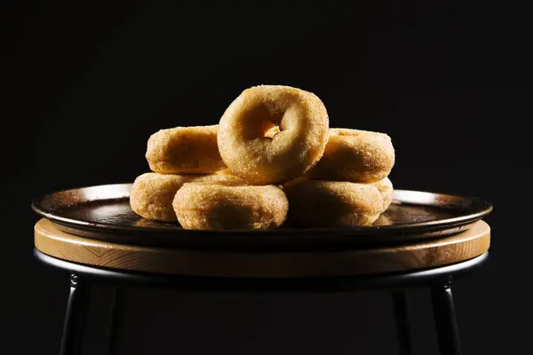 Rosquillas Canela Recién Horneadas Una Bandeja Metal Rústico Para Hornear — Foto de Stock