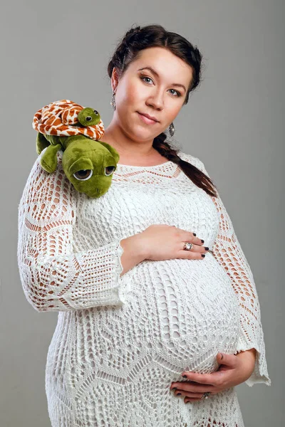 Aantrekkelijke Zwangere Meisje Een Mooie Jurk Schot Studio — Stockfoto