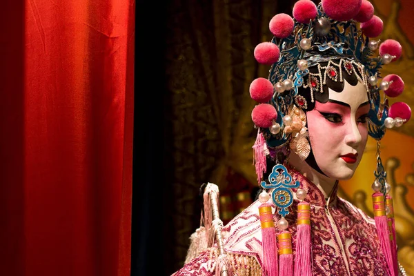 Κινέζικο Ομοίωμα Όπερας Και Κόκκινο Ύφασμα Χώρο Κειμένου Είναι Ένα — Φωτογραφία Αρχείου
