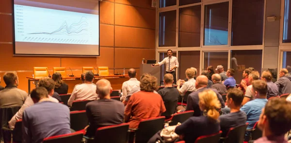 Spreker Geeft Een Lezing Conferentiezaal Business Event Publiek Conferentiezaal Bedrijfs — Stockfoto