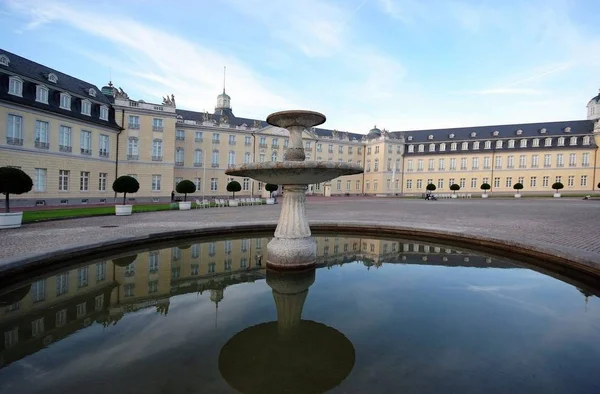 Karlsruhe Palace Zbudowany 1715 Środku Stolicy Powiatu Baden Niemczech — Zdjęcie stockowe