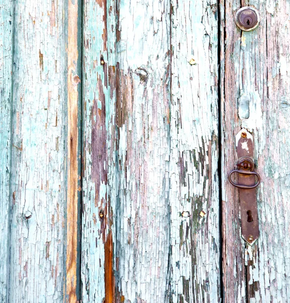 Βαρέζε Αφηρημένη Σκουριασμένο Ορείχαλκο Καφέ Ρόπτρο Εκκλησίας Μια Πόρτα Κλειστή — Φωτογραφία Αρχείου