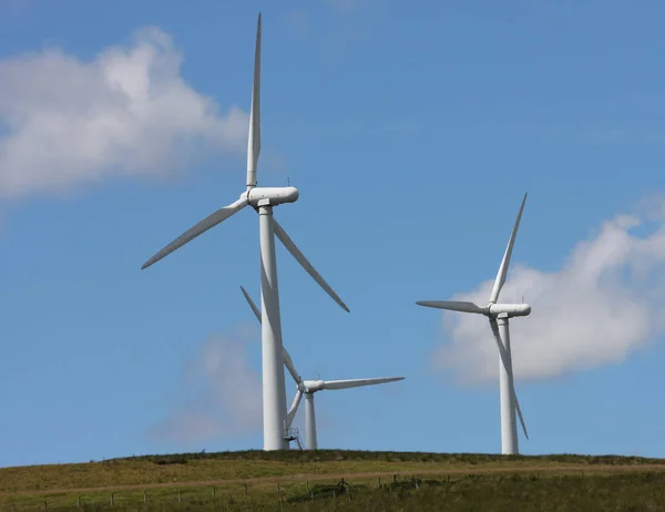 Wind Farm Power Turbines Carno Wales Ellen Kék Fehér Felhők — Stock Fotó