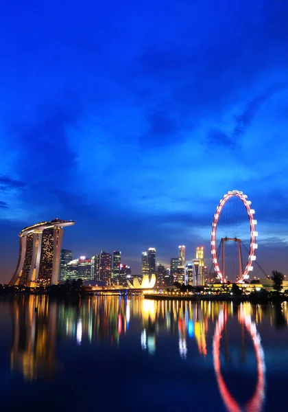 Singapur Şehrinin Gökyüzü Geceleri — Stok fotoğraf