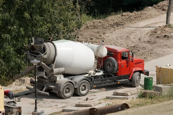 建設現場のコンクリートミキサートラック — ストック写真