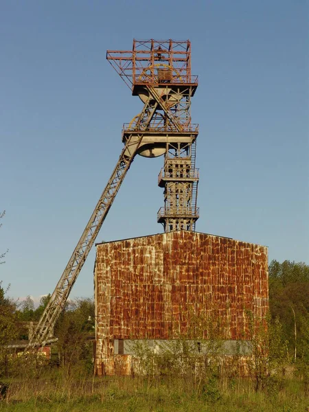 Der Malerische Turm Der Alten Zeche Vor Dem Hintergrund Der — Stockfoto