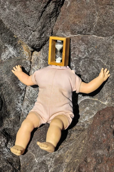 Оцвітаж Старовинна Лялька Головкою Годинником — стокове фото