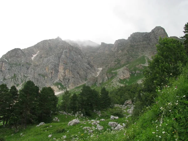 Hory Skály Reliéf Krajina Kopec Panorama Kavkaz Vrchol Svah Mraky — Stock fotografie