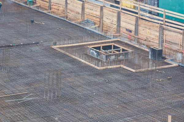 Fundamentbau Aus Stahl Und Beton Für Den Bau Eines Mehrfamilienhauses — Stockfoto