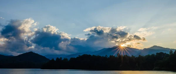 Matahari Terbenam Danau Santeetlah Pegunungan Besar Berasap — Stok Foto