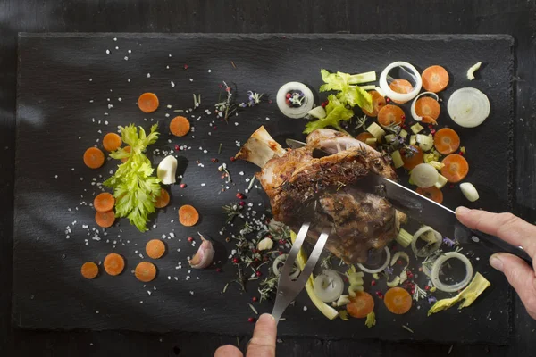슬레이트에 야채와 돼지고기 생크의 — 스톡 사진