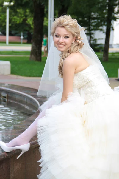 Bela Esposa Jovem Dia Casamento — Fotografia de Stock