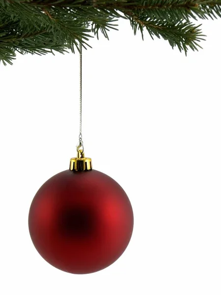 Rode Kerst Ornament Opknoping Van Een Kerstboom Geïsoleerd Wit — Stockfoto