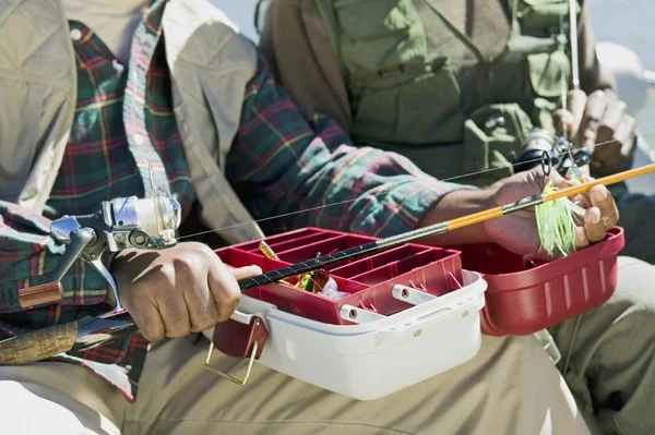 Hombre Usando Caja Herramientas Preparación Pesca Poste — Foto de Stock