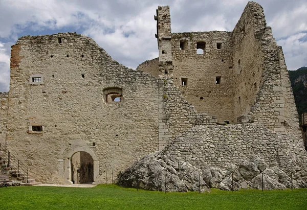 Mura Gravemente Danneggiate Del Castello Beseno Italia — Foto Stock