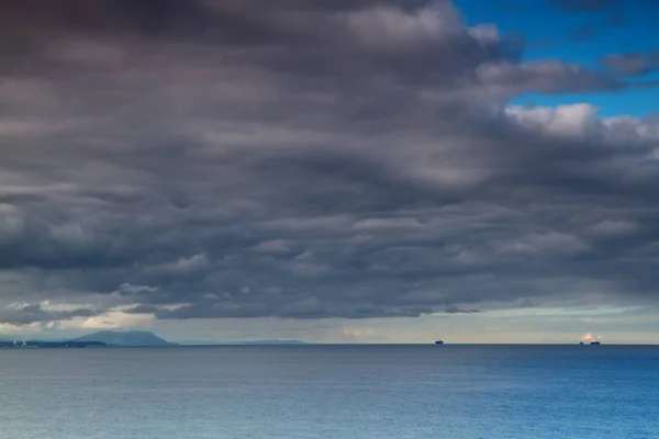 从汤森港到胡安德富卡海峡的多云景观 — 图库照片