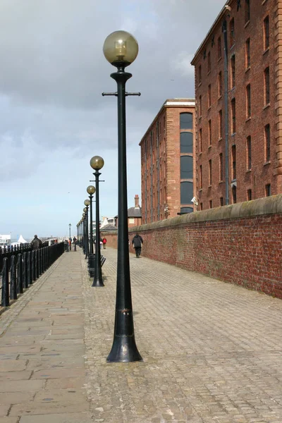 Pasarela Junto Río Mersey Liverpool Albert Dock — Foto de Stock
