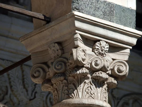 Capital Ornamental Fachada Duomo San Zenón Pistoia Toscana — Foto de Stock