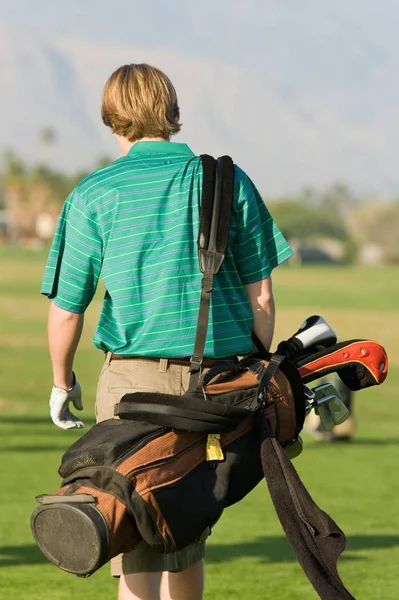 Homem Transportando Saco Campo Golfe — Fotografia de Stock