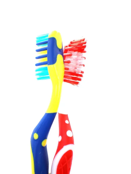 Beyaz Arka Plan Üzerinde Izole Kırmızı Mavi Diş Fırçaları — Stok fotoğraf