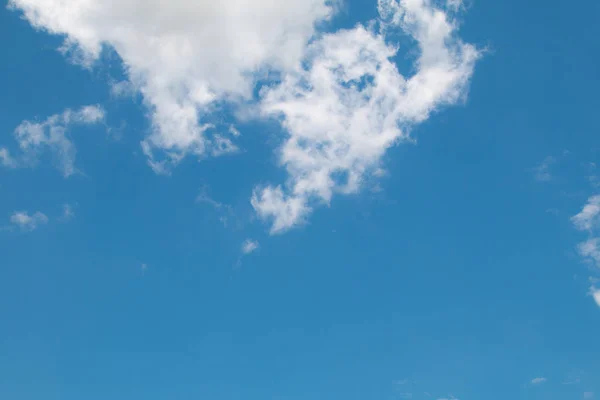 Prachtige Blauwe Lucht Met Wolk — Stockfoto