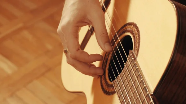 Mãos Guitarrista Tocar Guitarra Fechar — Fotografia de Stock