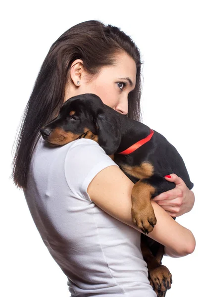 Menina Morena Com Seu Cachorro Doberman Isolado Fundo Branco — Fotografia de Stock