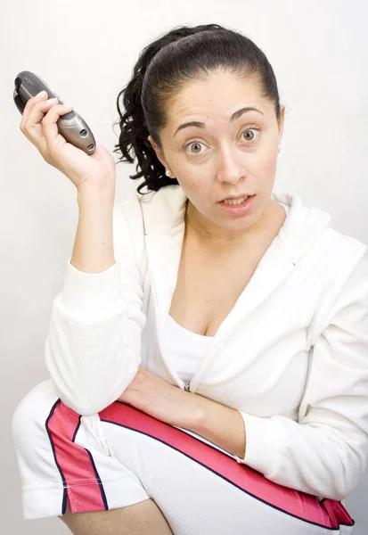 Mulher Hispânica Irritada Com Telefone — Fotografia de Stock